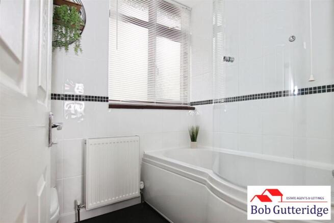 FIRST FLOOR BATHROOM