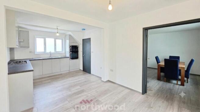 3 bed Semi-Detached for sale Image 5