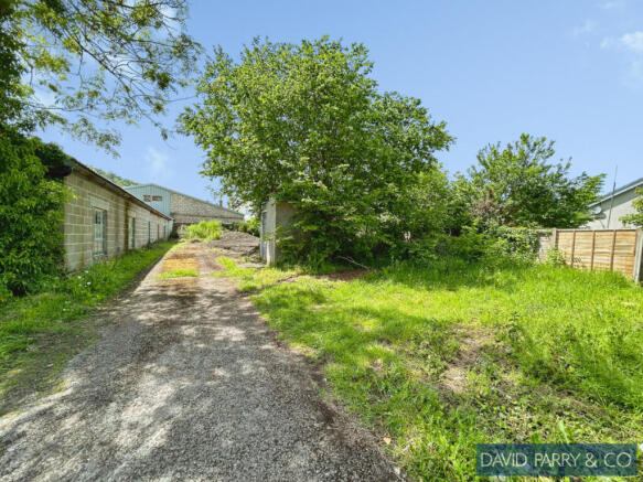 5 BUILDING PLOTS