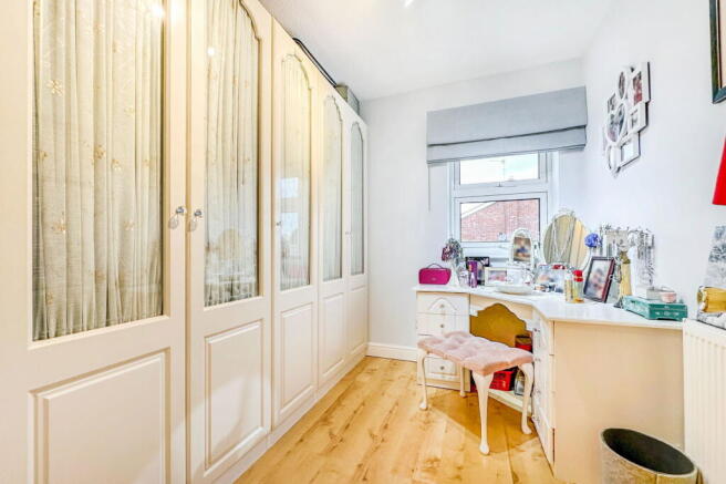 5 bed Detached for sale Image 9