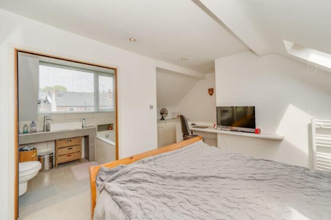 3 bed Terraced for sale Image 10