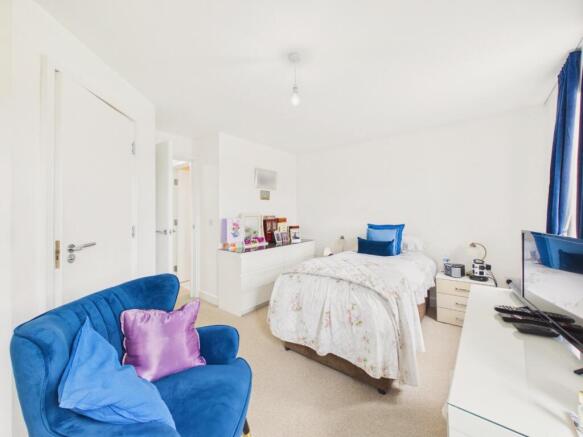 3 bed Semi-Detached for sale Image 6