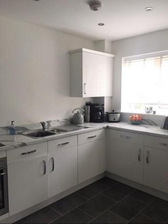 2 bed Apartment to rent Image 4