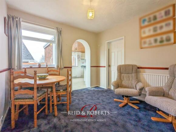 HOLYWELL WATERMARK Lauren phone(4080 ¿ 3072px) (1)