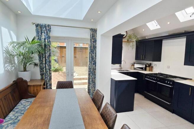 Kitchen 2.jpg