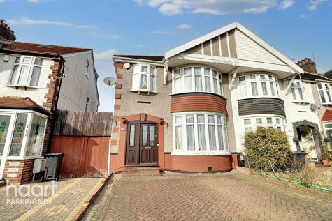 Stradbroke Grove, Clayhall