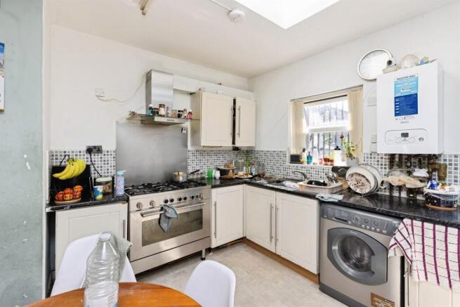 4 bed Terraced for sale Image 7