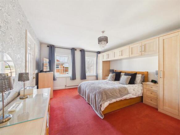 4 bed Detached for sale Image 11