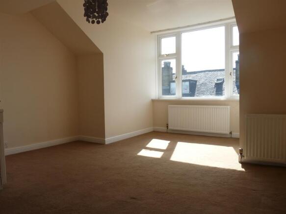 3 bed Terraced to rent Image 10