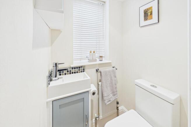 4 bed Semi-Detached for sale Image 12