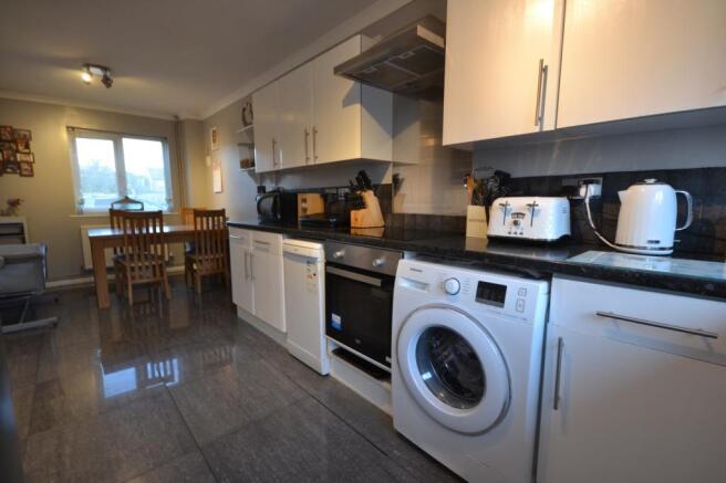 kitchen / breakfast 