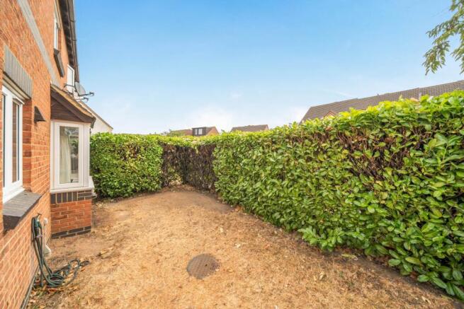 Riverfield Drive, Bedford photo 4