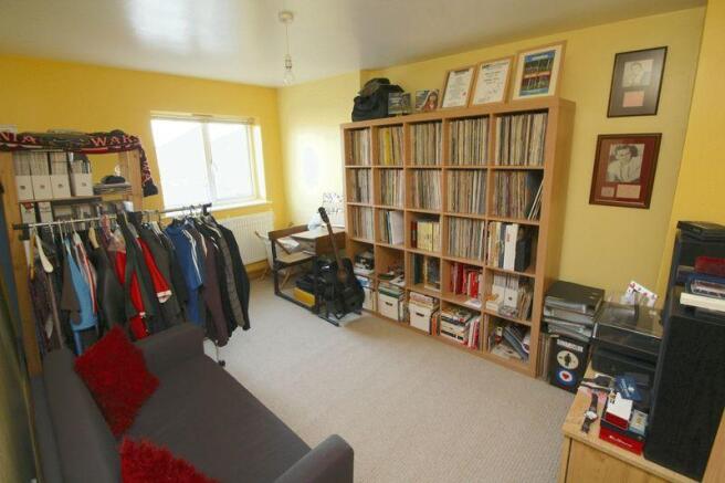 REAR BEDROOM