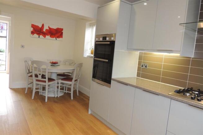 KITCHEN DINER