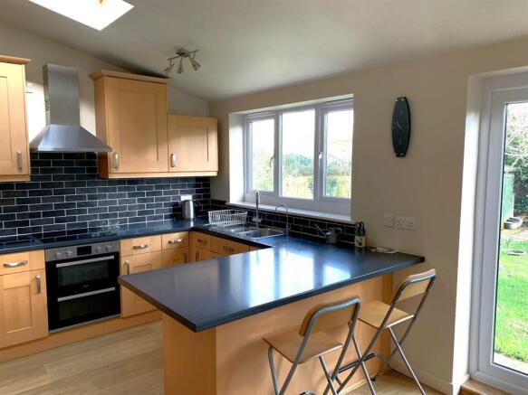KITCHEN/BREAKFAST ROOM