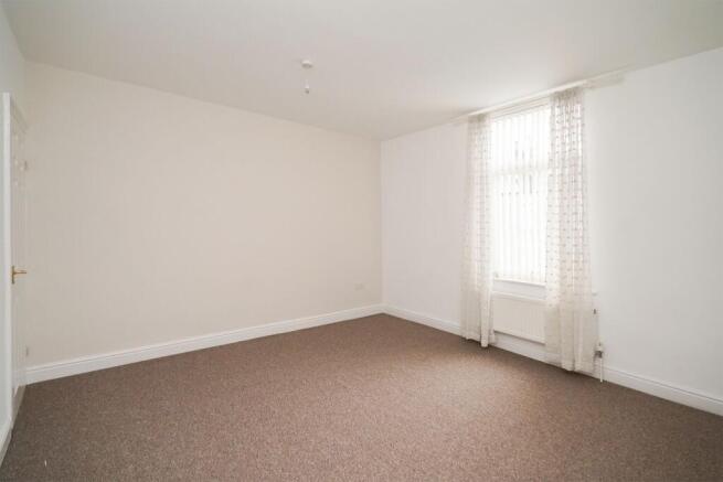 3 bed Terraced to rent Image 7