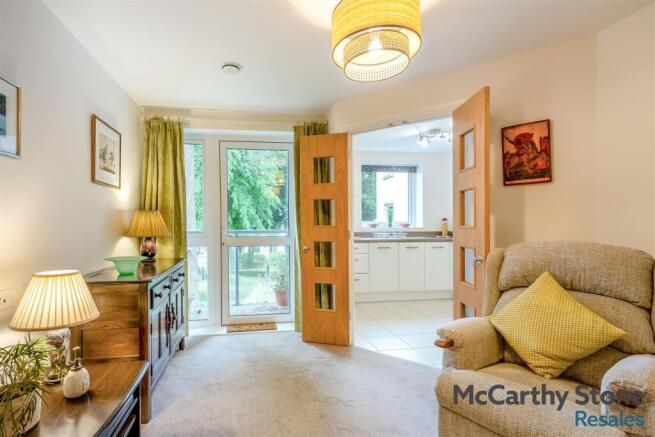 8694228-interior14.jpg
