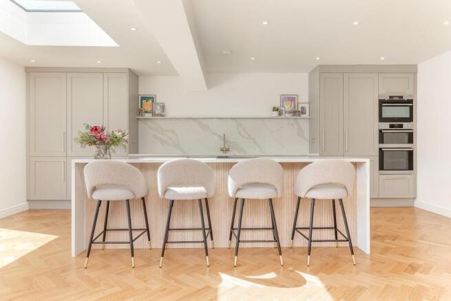 4 bed House for sale Image 5
