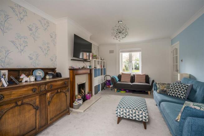 36 Littleworth Road Living Room.jpg