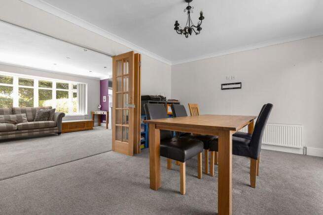 5 bed Detached for sale Image 9