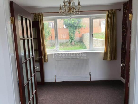 3 bed Semi-Detached to rent Image 5