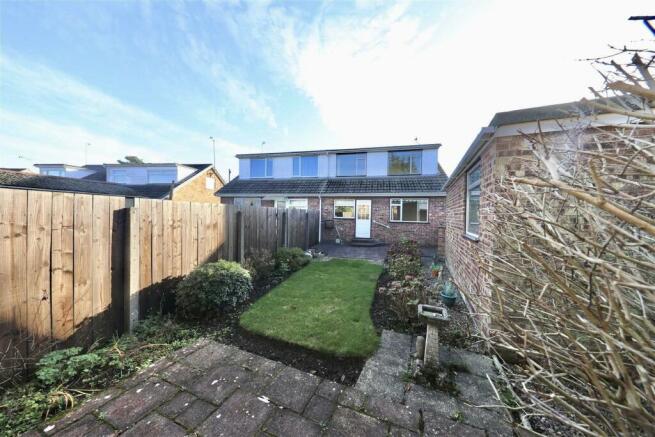 11 The wolds - Garden 2.jpg