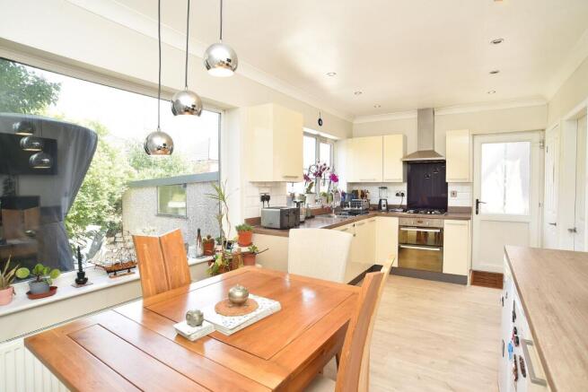 3 bed Semi-Detached for sale Image 4