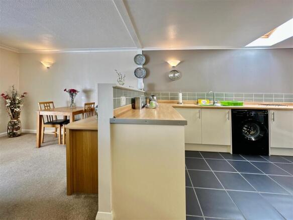 Kitchen & Dining Area.JPG