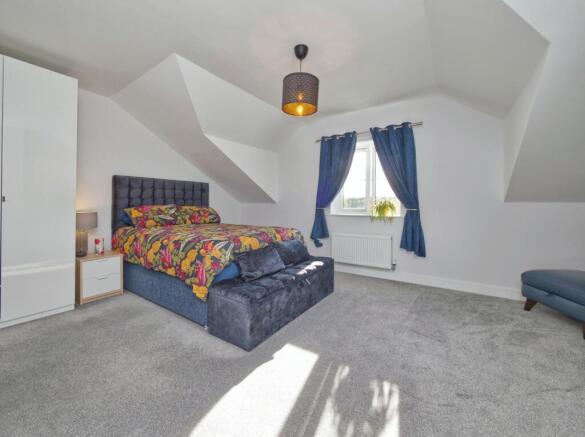 4 bed Detached for sale Image 7