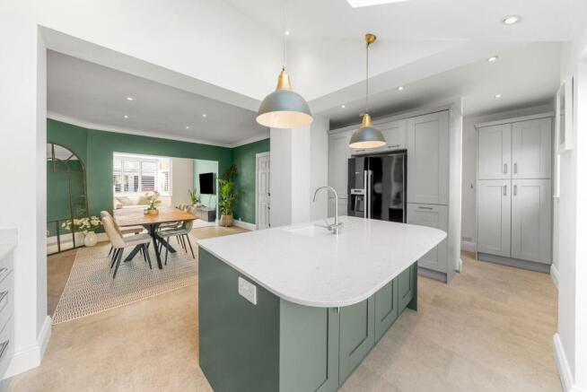4 bed House for sale Image 2