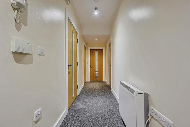 2 bed Ground Flat for sale Image 5