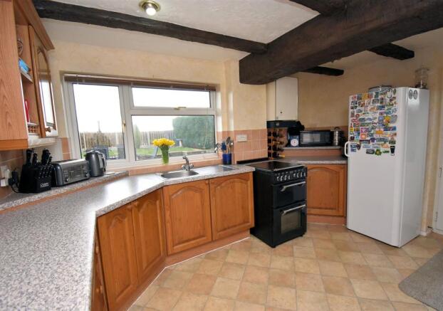 KITCHEN 2.jpg
