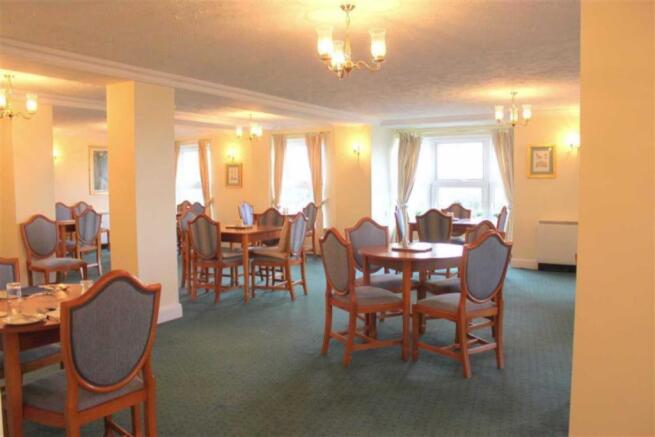 RESIDENT'S DINING ROOM/RESTAURANT