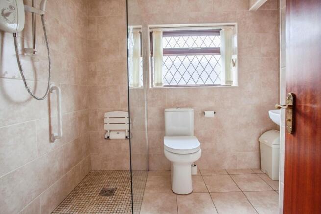 3 bed Bungalow for sale Image 10