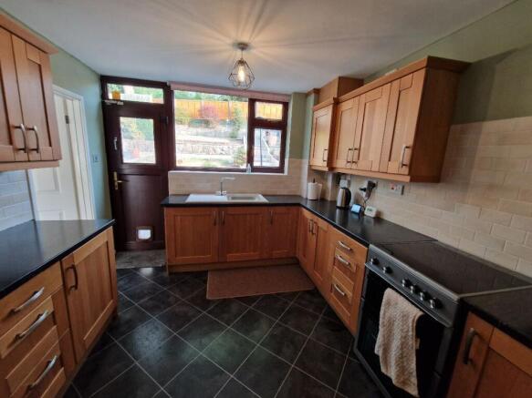 3 bed Semi-Detached to rent Image 8