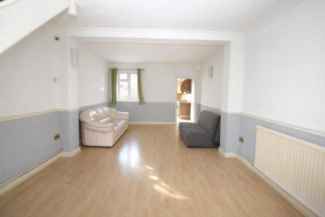 Bright living roo...