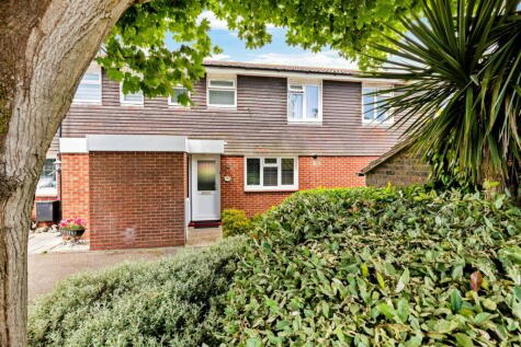 Namur Place, Guston, Dover, CT15