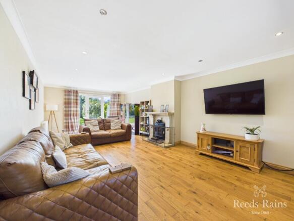 4 bed Detached for sale Image 7