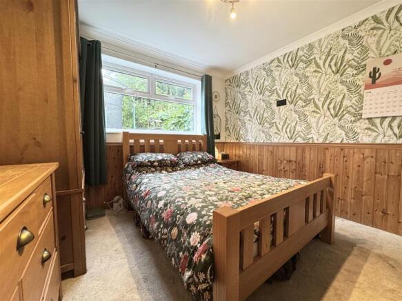 4 bed Semi-Detached for sale Image 12