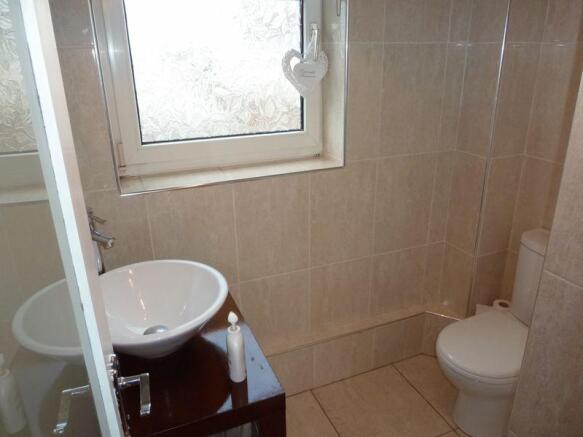 Cloakroom/WC (...