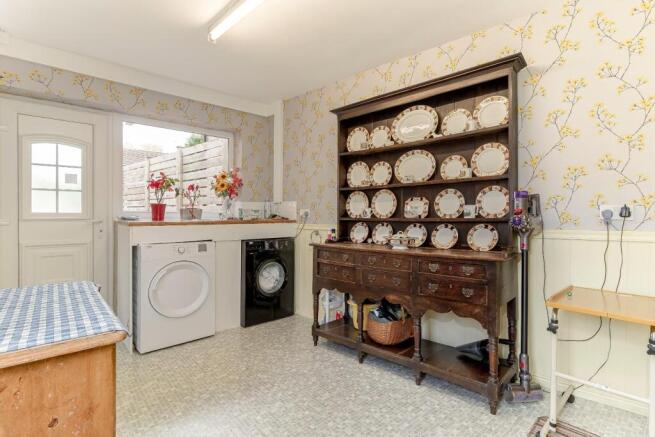 4 bed Detached for sale Image 8