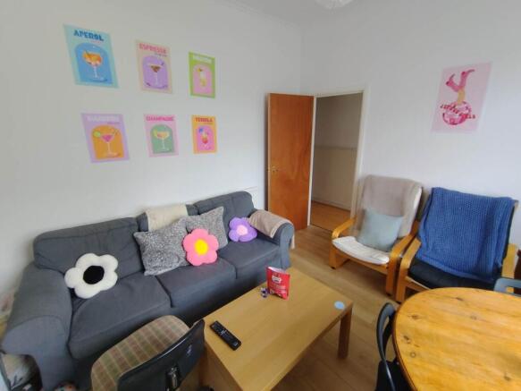 Living room (2)
