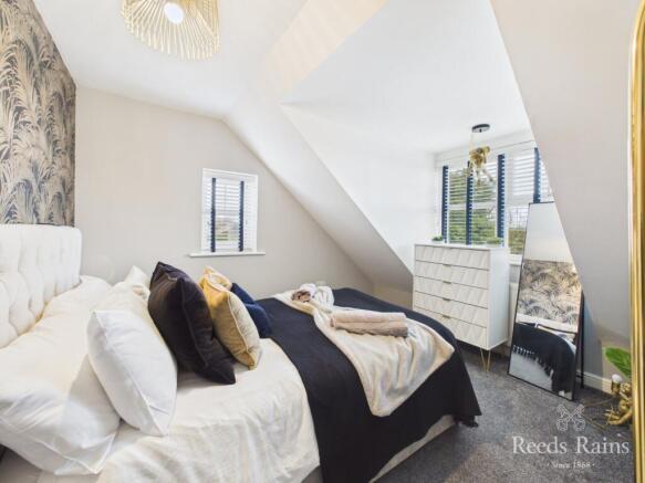 6 bed Detached for sale Image 8