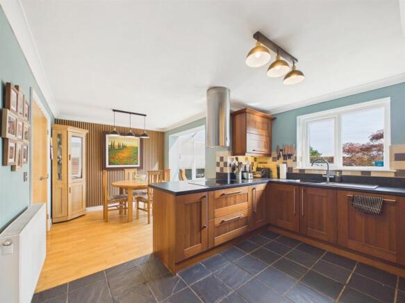 DINING/KITCHEN
