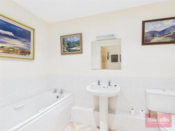 2 bed Flat for sale Image 12