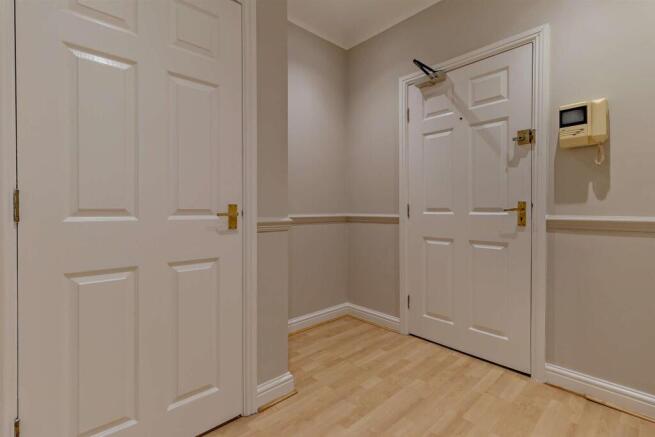 2 bed Apartment for sale Image 7