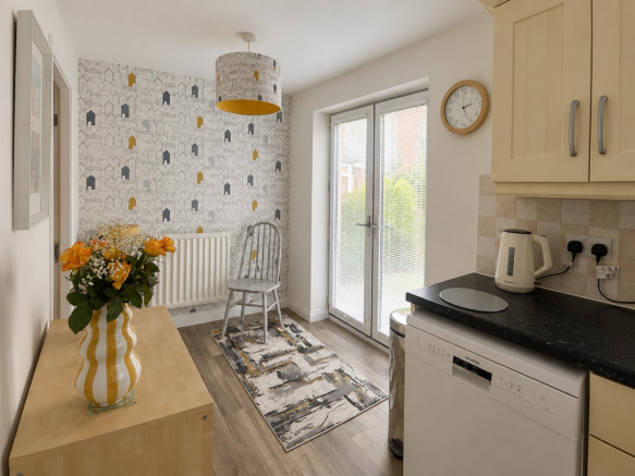 4 bed Detached for sale Image 7