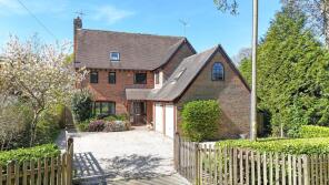 New Mead House, Broadlands Road, Brockenhurst SO42 7SX