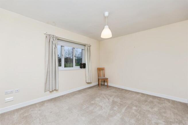 5 bed Detached for sale Image 10