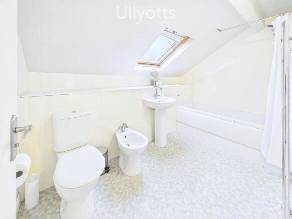 3 bed Semi-Detached Bungalow for sale Image 11